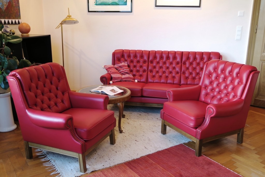 přečalounění sedací soupravy Himolla do kůže, Chesterfield styl